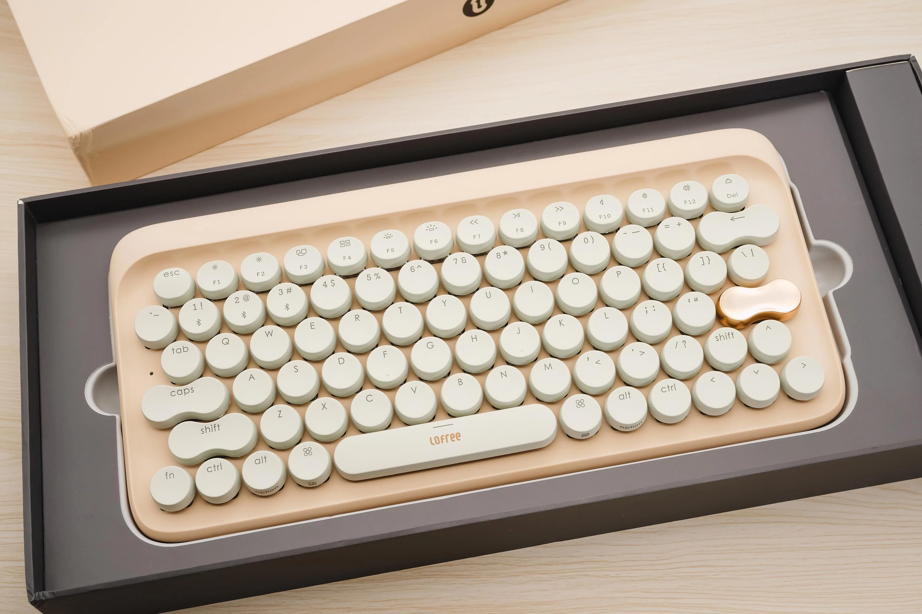 Dot “Milk Tea” Mechanical Keyboard